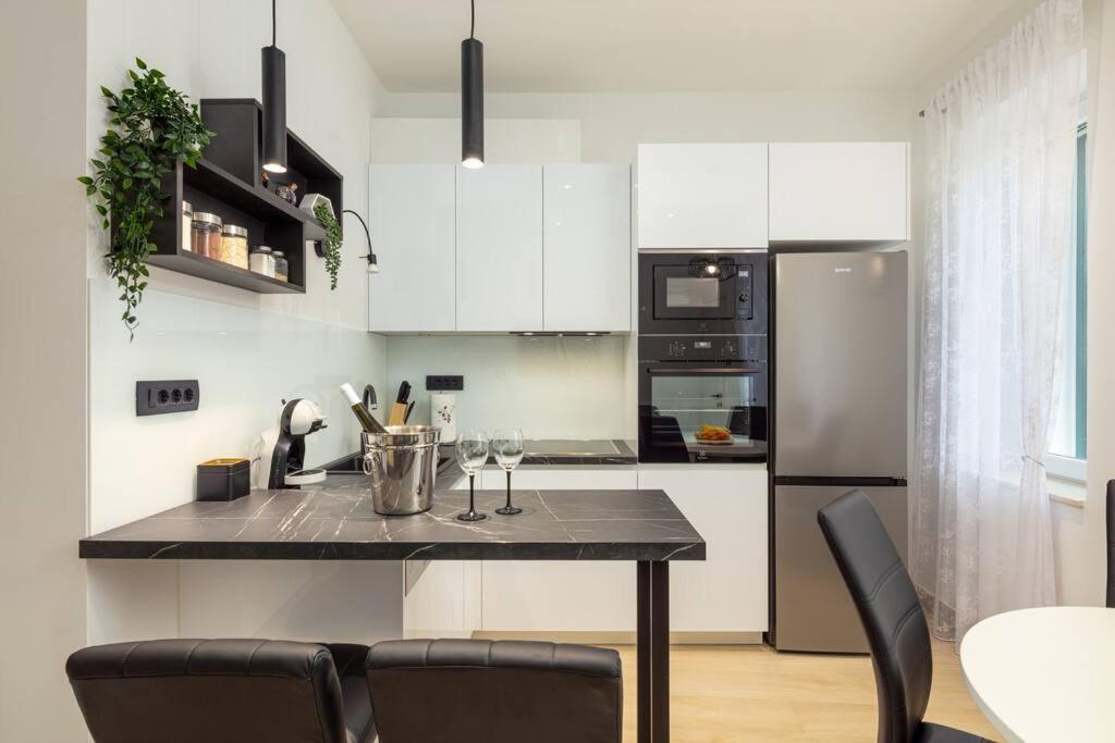 Apartman Drago 4* - 2 Minutes From The Town Centre Split Extérieur photo